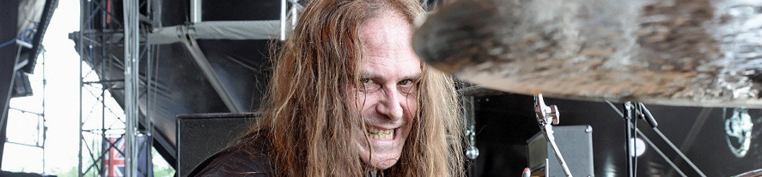 Raven: tanti auguri al batterista Joe Hasselvander!