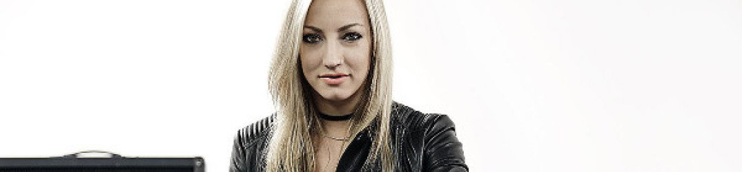 Nita Strauss (Alice Cooper): ascolta la nuova song 'The Quest'