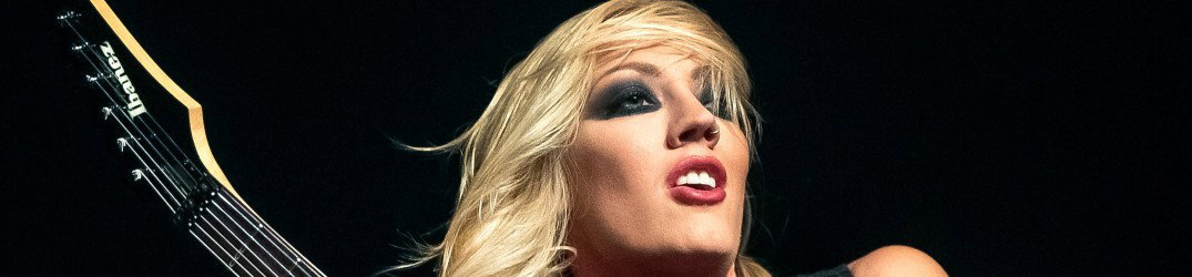 Nita Strauss: "suonerei volentieri con i Metallica"