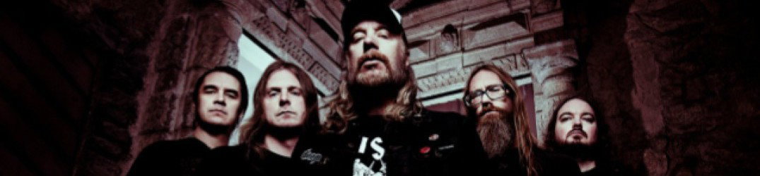 At The Gates: online il music video ufficiale di 'The Mirror Black' (ft. Rob Miller)