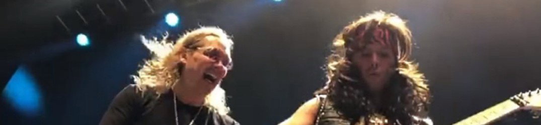 Steel Panther: Gus G travestito da Satchel e Michael Starr da Ozzy per suonare 'Crazy Train'