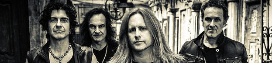 Last In Line: i live multi-camera video di 'Landslide' e 'Black Out the Sun'