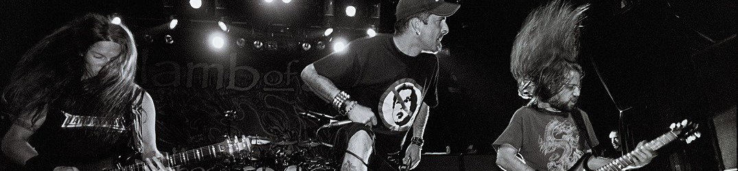 Lamb of God: rubati al gruppo basso e chitarra prima di uno show a Phoenix