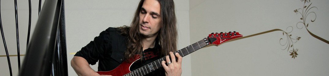 Megadeth: Kiko Loureiro insegna come suonare l'assolo di 'Poisonous Shadows' in un nuovo video