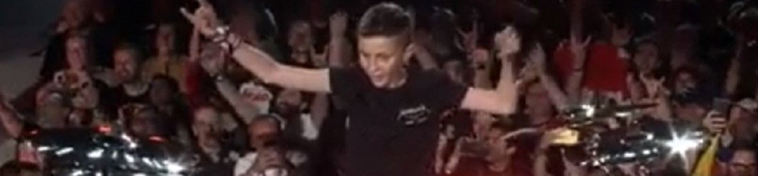 Metallica: chiamano sul palco un tredicenne per suonare la batteria su 'Seek And Destroy'