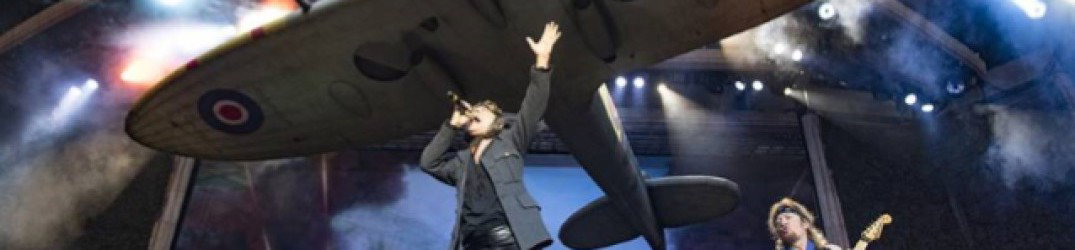 Iron Maiden: Adrian Smith, 'Davvero divertente esibirsi con la replica dello Spitfire'
