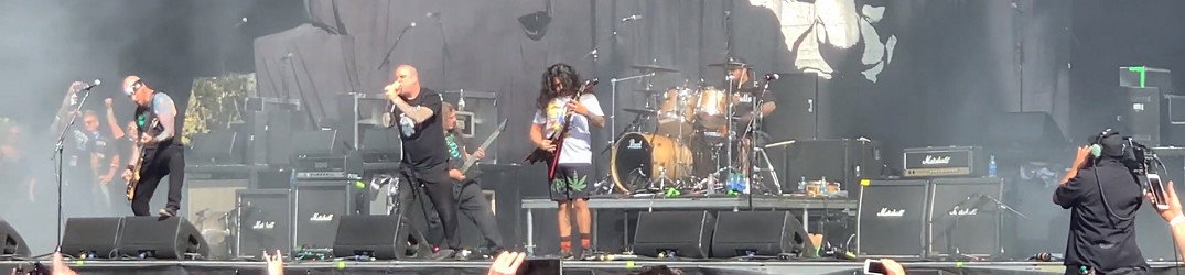 Pantera: Phil Anselmo suona 'Mouth For War' e 'Walk' all'Aftershock Festival (video)