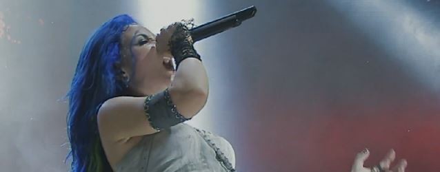 Arch Enemy: White-Gluz, 'Perché dubitate delle donne nel metal?'