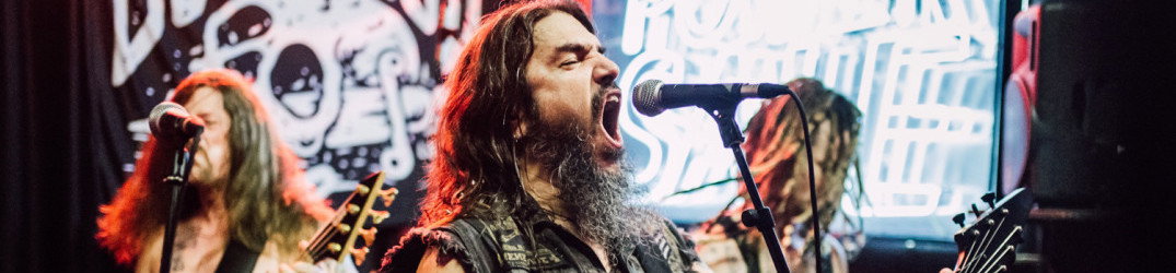 Machine Head: scatenano il caos in un piccolo bar di Londra, video professionale online