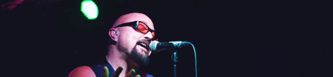 Geoff Tate: il video di 'Eyes Of A Stranger' in versione acustica dal concerto di Perugia