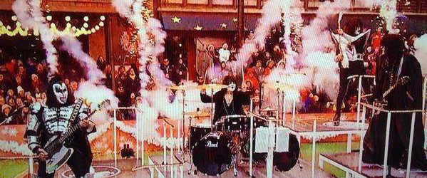 Kiss: 'Rock And Roll All Nite' suonata tra le strade di New York