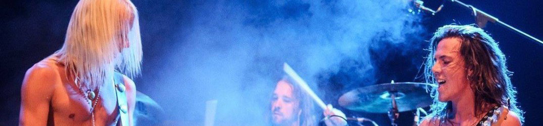 Crazy Lyxx: online il brano 'Rock and a Hard Place' estratto dal loro imminente disco live