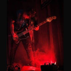 Behold! The Monolith: morto il cantante