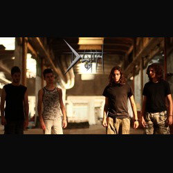 D With Us: videoclip di "Face Of Death" online