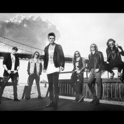 Diamond Dawn: il video di "Standing As One"