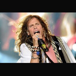 Aerosmith: Steven Tyler canta in un piccolo locale di Nashville
