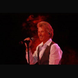 Fergie Frederiksen: video di "Angel Don't Cry"