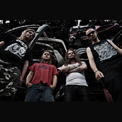 Battery: firmano con Punishment 18 Records