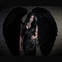 Darkyra Black: video del singolo "Tears By Candlelight"
