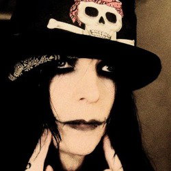 Mötley Crüe: Mick Mars, 'Se non andremo in tour, non sarà certo per la mia schiena'