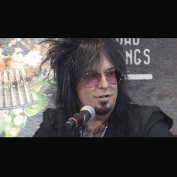 Mötley Crüe: Sixx, 'Da adesso, faremo solo pochi brani alla volta'