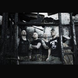 Def-Con-One: il videoclip di 'Skinhead Shaped Dent'