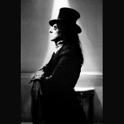Alice Cooper: rimandato al 2015 l'album di cover