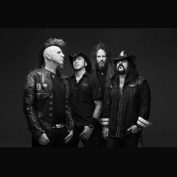 Hellyeah: il videoclip di 'Moth'