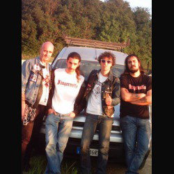 Fingernails: nessun live all'orizzonte