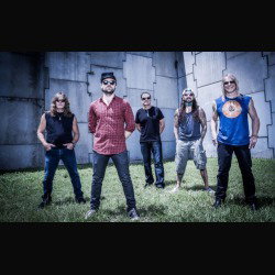 Flying Colors: il video di 'Mask Machine'