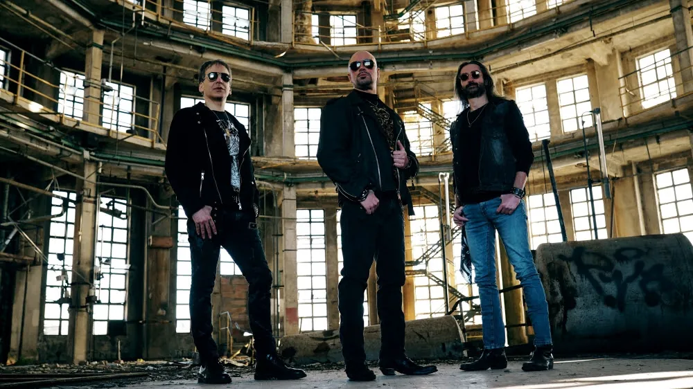 Saints Trade: pubblicato il lyric video di 'Stay with Me'