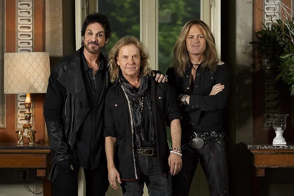 Revolution Saints (Blades, Aldrich, Castronovo): il lyric video di 'Closer'