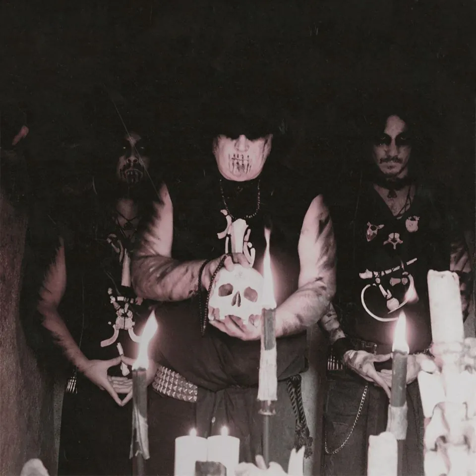 Infernal Angels: plagiata la copertina dell'ultimo album, il frontman Xes invita alla segnalazione