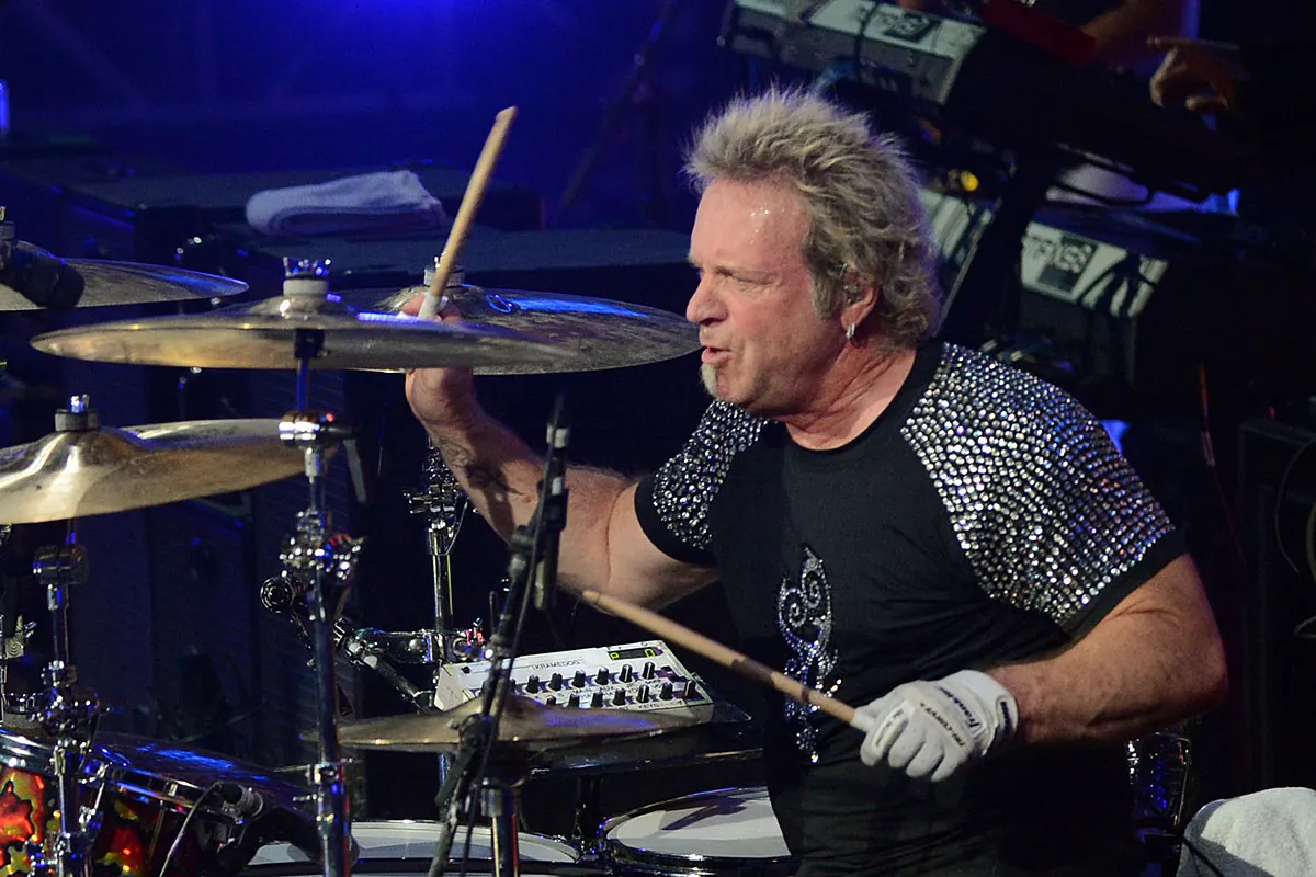 Aerosmith: si ferma di nuovo Joey Kramer, annunciato il sostituto temporaneo
