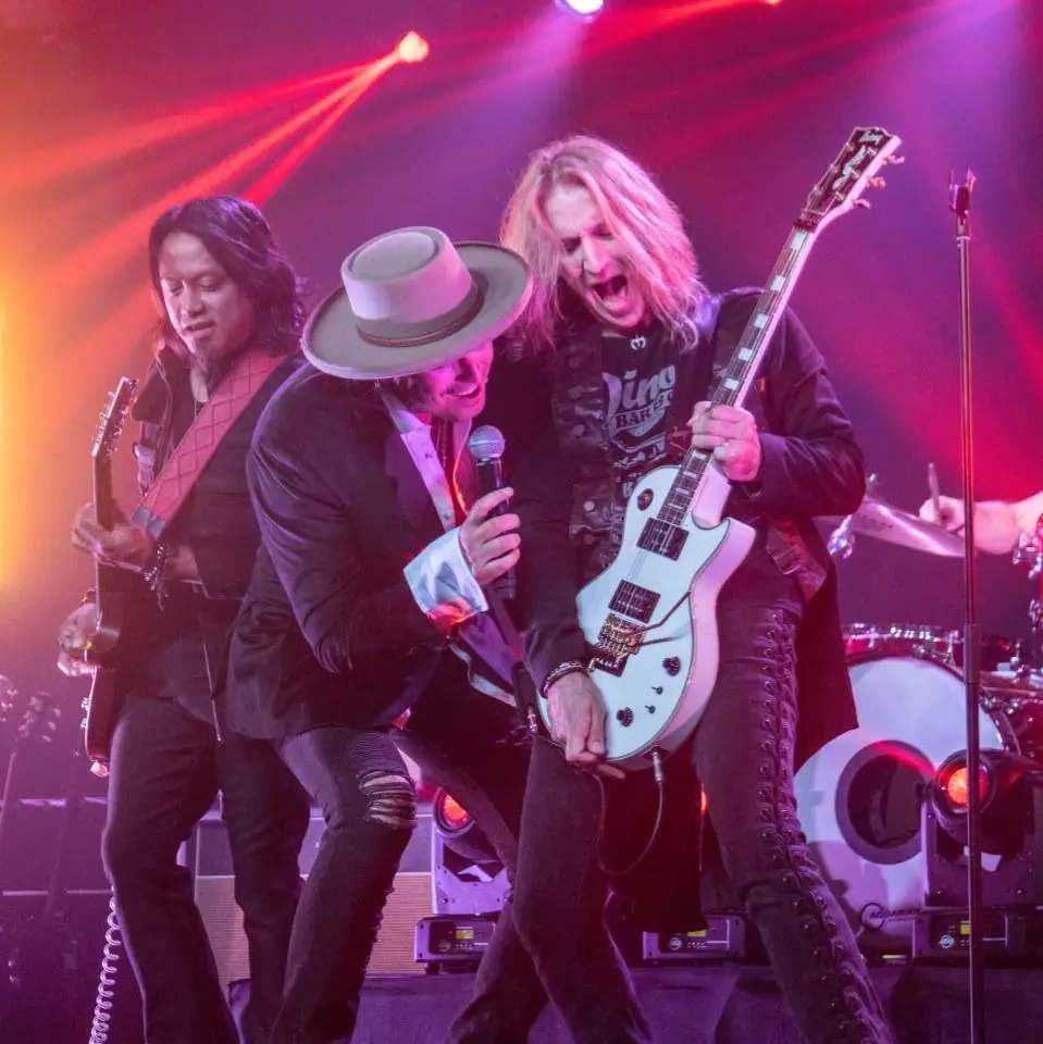 Waiting For Monday (Rudy Cardenas, August Zadra): Frontiers Music diffonde il video del brano 'Shattered Lives'