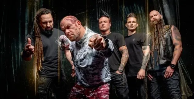 Five Finger Death Punch: il lyric video della nuova canzone 'Living the Dream'