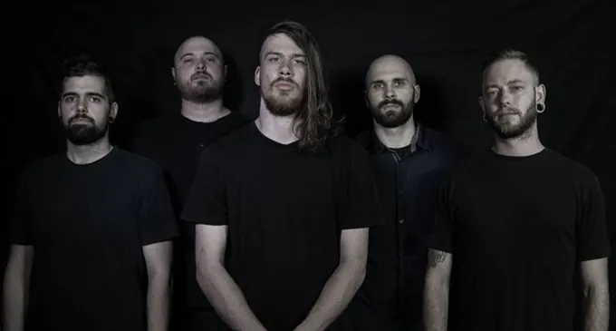 Aenimus: il metal incontra il tango nel video di 'Between Iron and Silver', annunciato il nuovo chitarrista