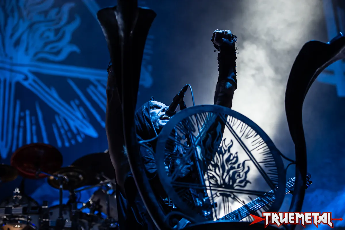 Behemoth: "In Absentia Dei", in palio una chitarra Nergal-6