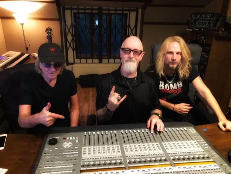 Judas Priest: dallo studio, Tipton, Halford e Faulkner al lavoro sul nuovo disco