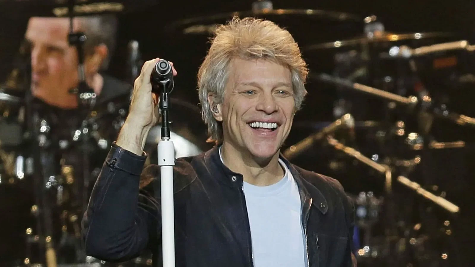 Bon Jovi: Il cantante costretto a interrompere un concerto a causa di un'infezione