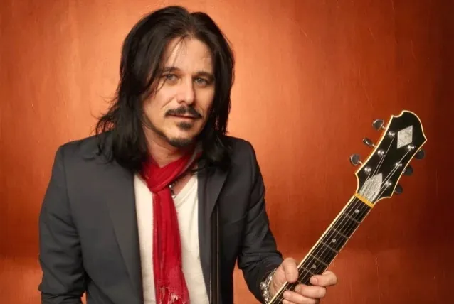 Gilby Clarke (ex Guns N' Roses): ascolta il nuovo singolo 'Tightwad' (con Nikki Sixx e Stephen Perkins)