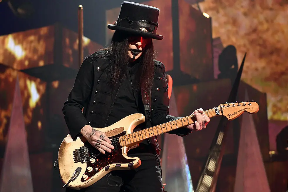 Mötley Crüe: è ufficiale, Mick Mars non seguirà più la band in tour; ecco chi potrebbe sostituirlo