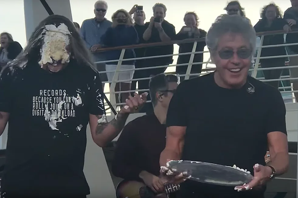 The Who: Roger Daltrey festeggia il compleanno e prende a torte in faccia Sebastian Bach