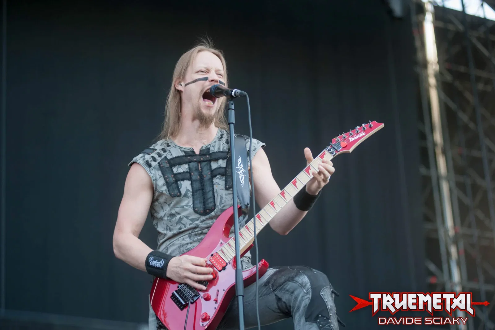 Ensiferum: questa sera una diretta dalla cucina di Petri Lindroos... mentre cucina