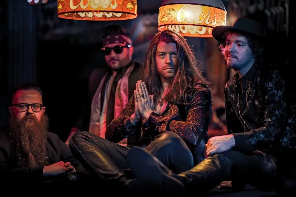 Passion: la cover di 'Up All Night' degli Slaughter, dall'EP "Under The Covers"