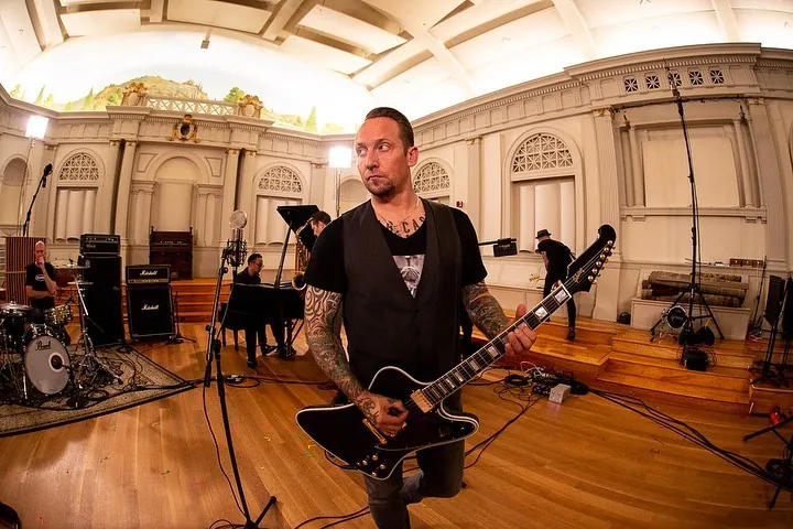 Volbeat: Poulsen, da questa crisi l'umanità può imparare un paio di cose su come trattare il mondo intero