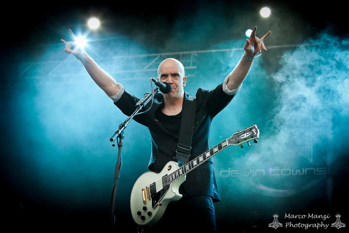 Devin Townsend: lanciato il video di 'Sprite', donati 186.000 dollari grazie alla serie di concerti per beneficenza