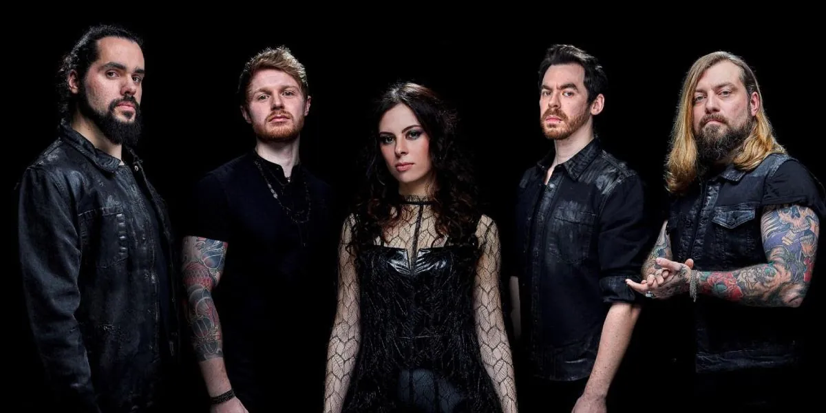 Beyond the Black: ascolta la cover acustica di "To Hell and Back" dei Sabaton