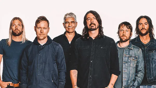 Foo Fighters: la cover di 'You Should Be Dancing' dei Bee Gees, video