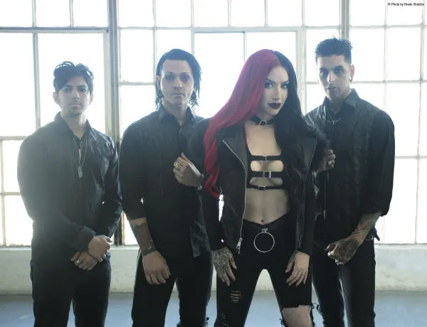 New Years Day: online a mezzanotte il video del brano 'Skeletons'